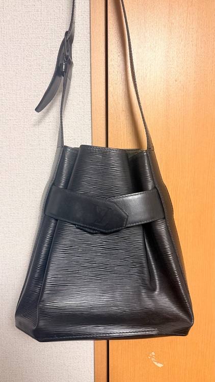 ルイヴィトン エピ （ブランドバッグ）の商品画像 - 査定依頼日：2025年11月2日 - 最高査定価格：65,000円