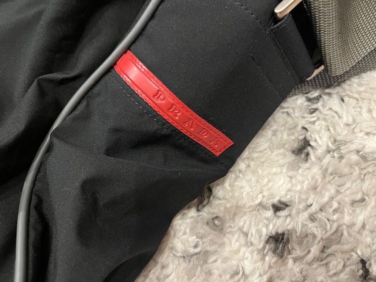 モデル型番：4V0369（ブランドバッグ）の商品画像 - 査定依頼日：2026年9月27日 - 最高査定価格：10,000円