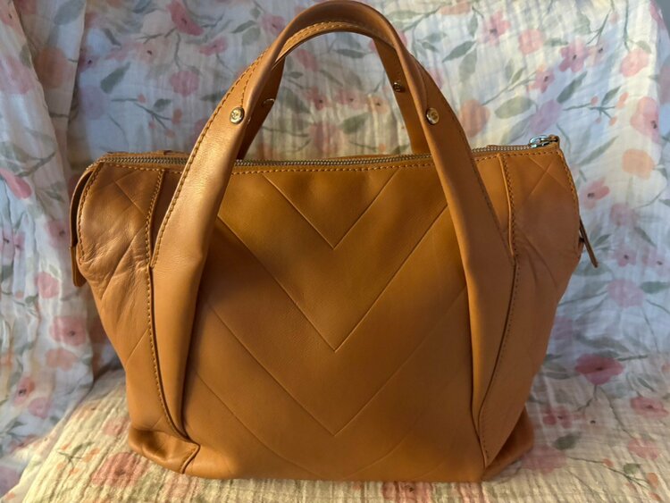 シェブロン　ハンドバッグ（ブランドバッグ）の商品画像 - 査定依頼日：2026年4月24日 - 最高査定価格：120,000円