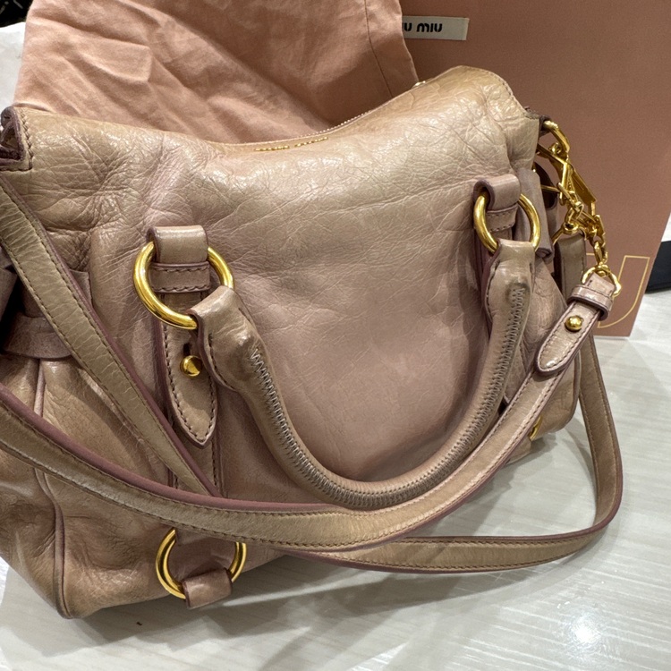 ミュウミュウ  （ブランドバッグ）の商品画像 - 査定依頼日：2025年11月28日 - 最高査定価格：40,000円