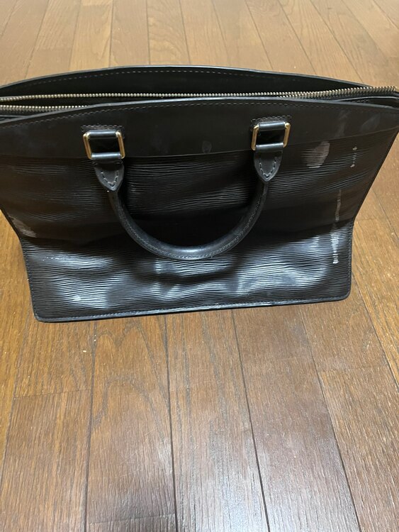 ルイヴィトン エピ （ブランドバッグ）の商品画像 - 査定依頼日：2025年3月28日 - 最高査定価格：10,000円