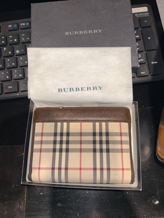 Burberry ノバチェック　がま口　二つ折り（ブランド財布・小物）の商品画像 - 査定依頼日：2026年8月9日 - 最高査定価格：100,000円