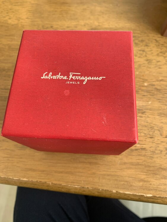 フェラガモ（金・貴金属）の商品画像 - 査定依頼日：2025年1月22日 - 最高査定価格：40,000円