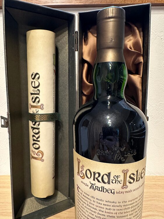 アードベッグ25年ロード・オブ・ジ・アイルズ46%（お酒）の商品画像 - 査定依頼日：2025年4月6日 - 最高査定価格：170,000円