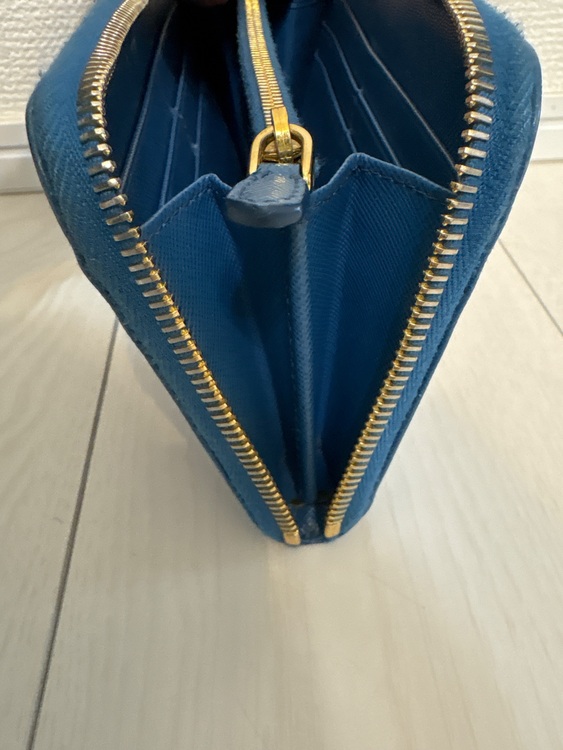 PRADA プラダ サフィアーノ レザー ネイビー ラウンドファスナー 長財布（ブランド財布・小物）の商品画像 - 査定依頼日：2025年10月29日 - 最高査定価格：12,000円