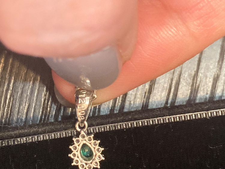 エメラルドペンダント（金・貴金属）の商品画像 - 査定依頼日：2025年11月9日 - 最高査定価格：100,000円