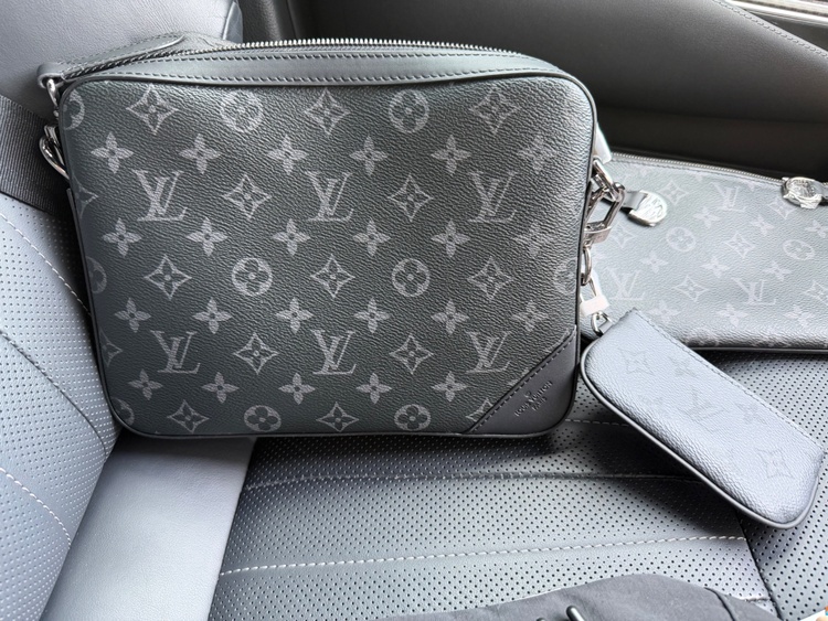 LOU IS V U ITT ON（ブランドバッグ）の商品画像 - 査定依頼日：2026年6月5日 - 最高査定価格：100,000円