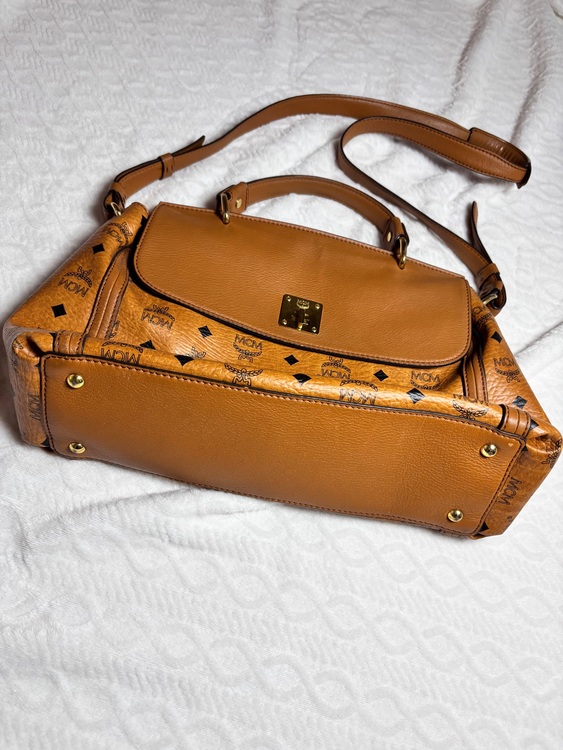 MCM ショルダーバッグ（古着・ファッション）の商品画像 - 査定依頼日：2025年10月24日 - 最高査定価格：12,000円