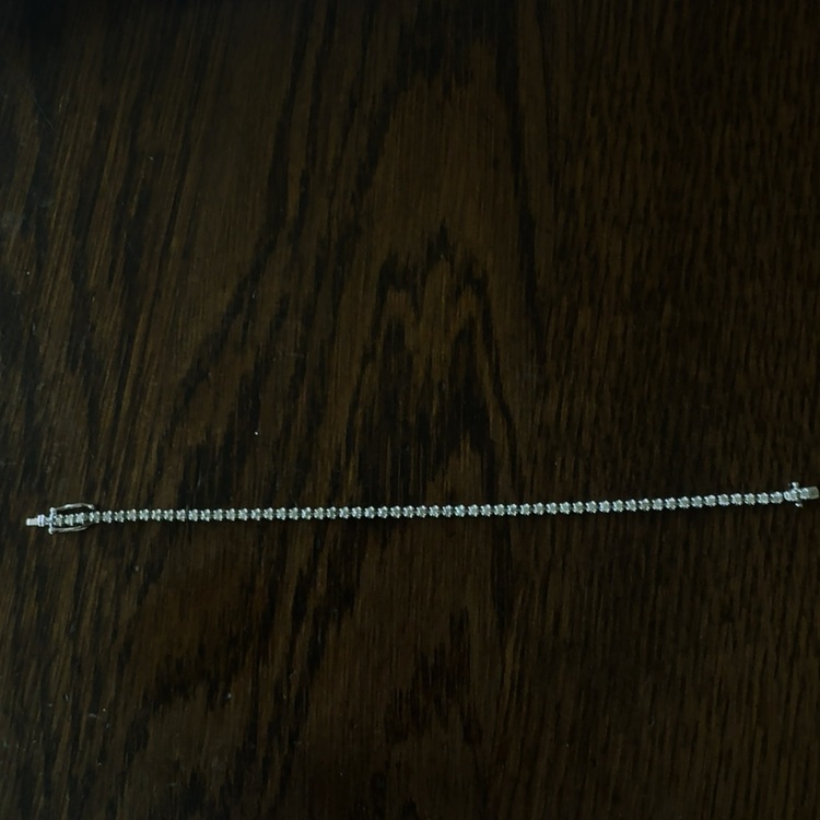 1.50ct ダイヤモンドテニスブレスレット（金・貴金属）の商品画像 - 査定依頼日：2025年9月4日 - 最高査定価格：300,000円