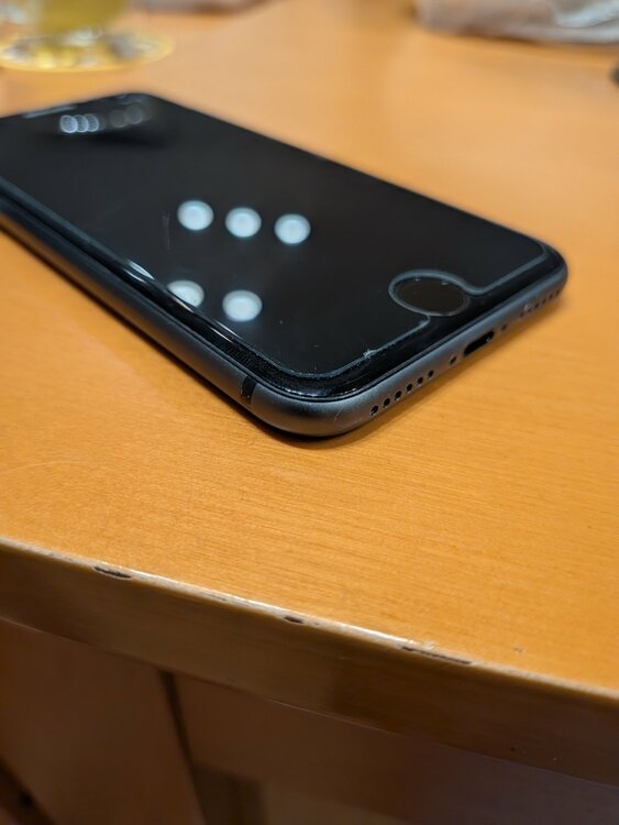 iPhone iPhone8 128GB SIMフリー（スマホ）の商品画像 - 査定依頼日：2026年5月26日 - 最高査定価格：3,000円