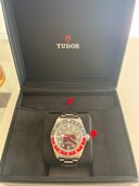 チューダー ブラックベイ 79830ra（高級時計）の商品画像 - 査定依頼日：2025年3月7日 - 最高査定価格：400,000円