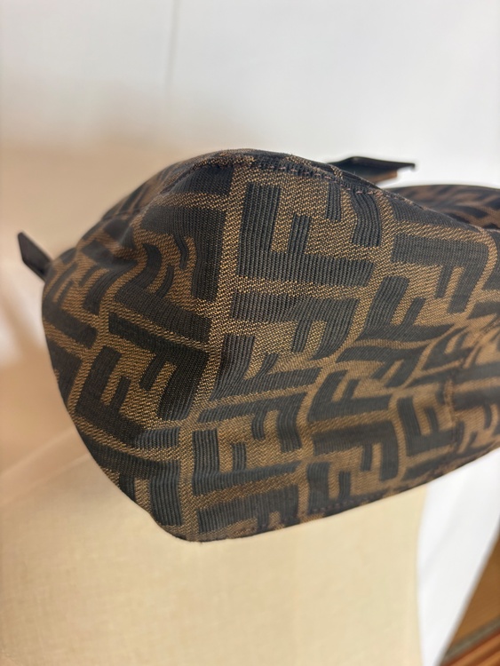 フェンディ  （ブランドバッグ）の商品画像 - 査定依頼日：2026年3月1日 - 最高査定価格：85,000円