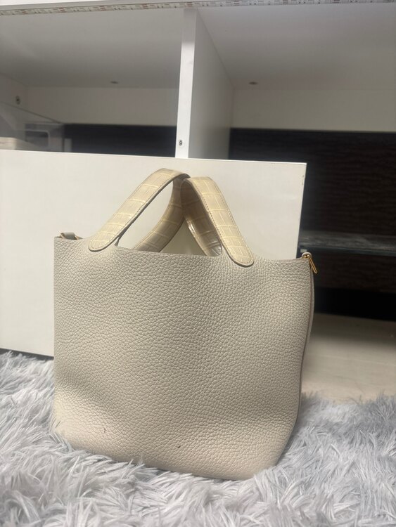 エルメス ピコタンロックタッチ18 PM アリゲーターマット（ブランドバッグ）の商品画像 - 査定依頼日：2025年3月25日 - 最高査定価格：700,000円