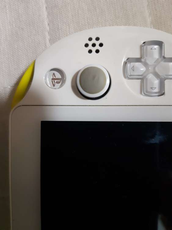 Ps vita ライトグリーン/ホワイト PCH-2000ZA13（ゲーム機本体・ゲームソフト）の商品画像 - 査定依頼日：2023年1月29日 - 最高査定価格：5,500円