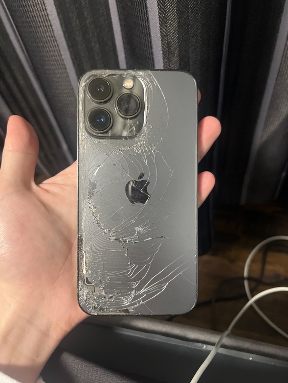 iPhone 13 Pro 128GB docomo（スマホ）の商品画像 - 査定依頼日：2026年4月8日 - 最高査定価格：28,000円