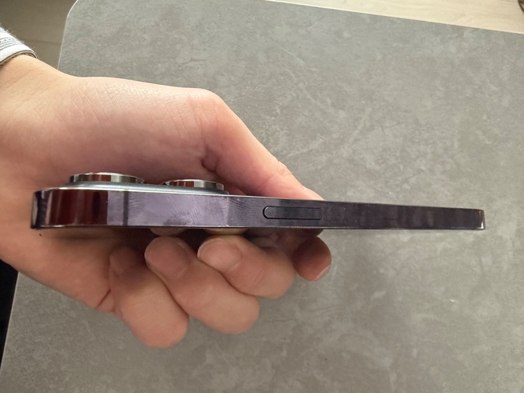 iPhone 14 Pro 512GB Softbank（スマホ）の商品画像 - 査定依頼日：2026年1月21日 - 最高査定価格：76,000円