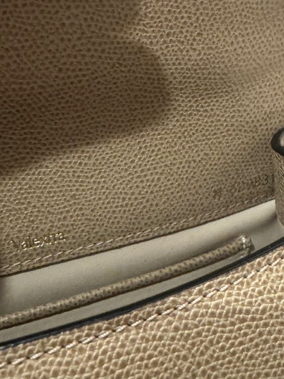 ヴァレクストラ  （ブランドバッグ）の商品画像 - 査定依頼日：2025年4月28日 - 最高査定価格：160,000円