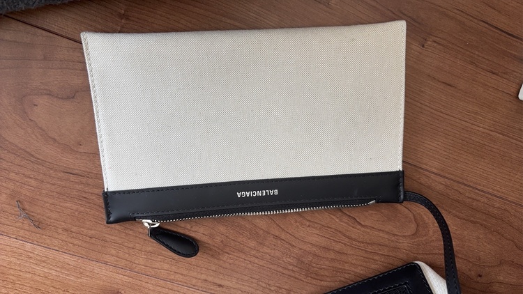 バレンシアガ  （ブランドバッグ）の商品画像 - 査定依頼日：2026年3月23日 - 最高査定価格：62,000円