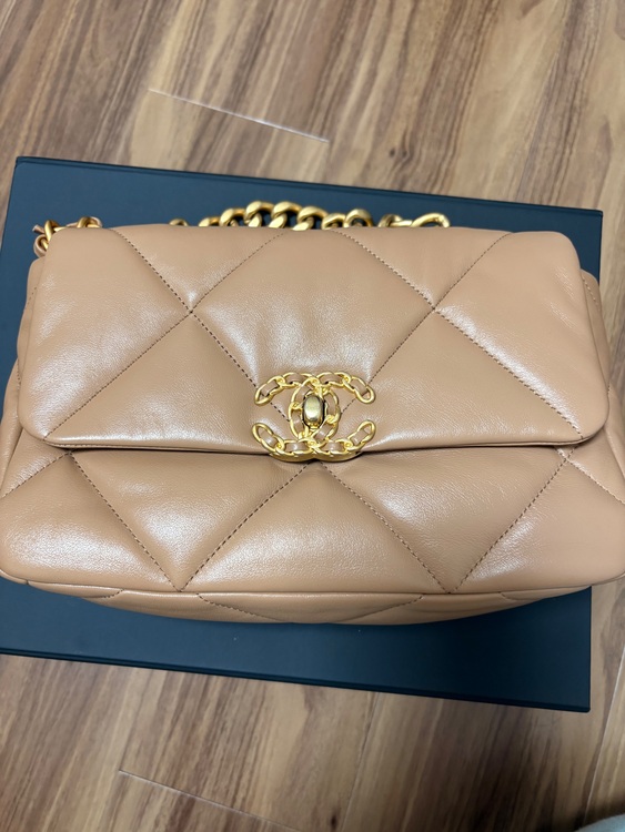 シャネル19 AS1160（ブランドバッグ）の商品画像 - 査定依頼日：2025年6月4日 - 最高査定価格：450,000円