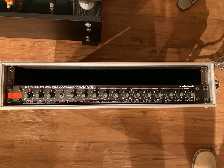 TC 1140HS PARAMETORIC EQ（ピアノ・楽器・PA機材）の商品画像 - 査定依頼日：2026年4月22日 - 最高査定価格：20,000円