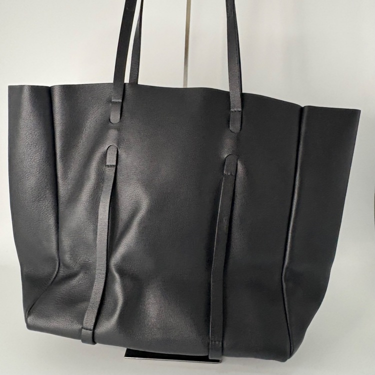 エブリデイトート　ポーチ付き（ブランドバッグ）の商品画像 - 査定依頼日：2025年8月7日 - 最高査定価格：40,000円