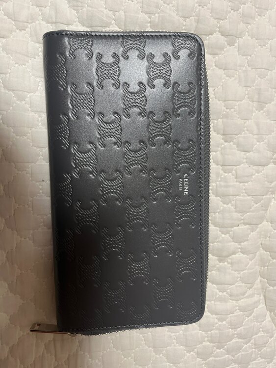 ラージ ジップウォレット / トリオンフ エンボス加工入りカーフスキン（ブランド財布・小物）の商品画像 - 査定依頼日：2025年1月7日