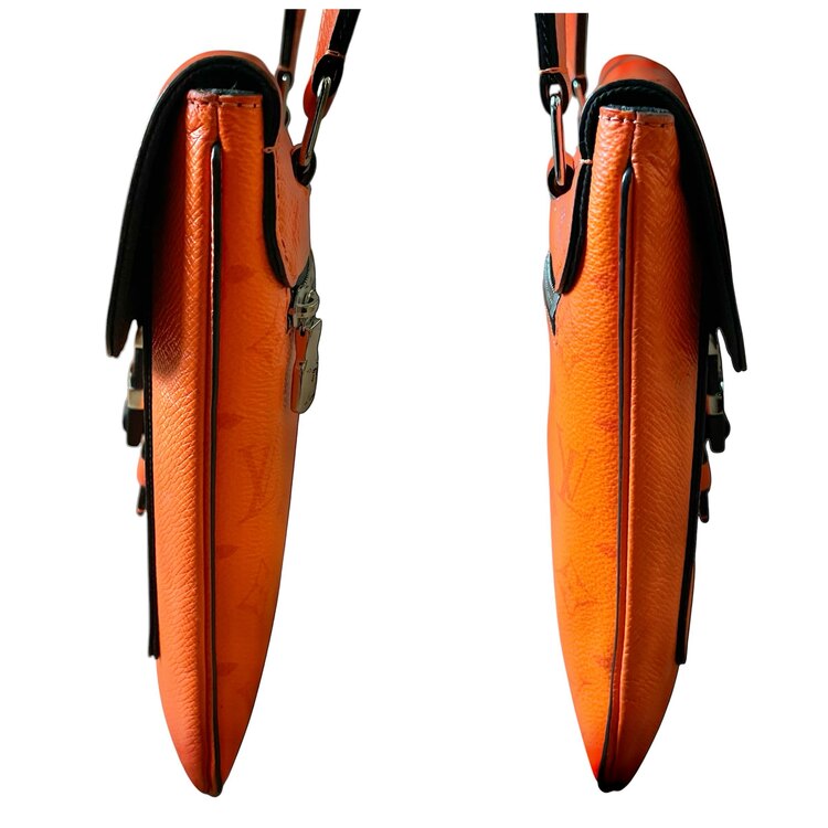 フラップメッセンジャー（ブランドバッグ）の商品画像 - 査定依頼日：2025年2月4日 - 最高査定価格：120,000円