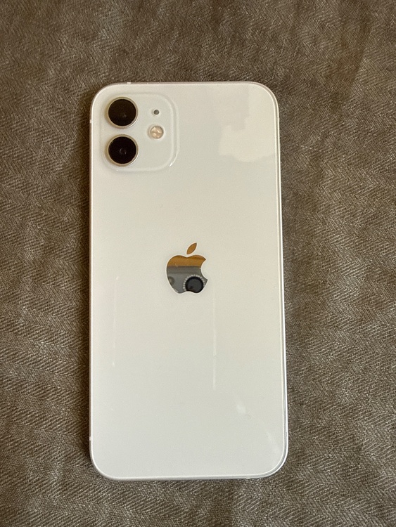 iPhone iPhone 12 64GB docomo（スマホ）の商品画像 - 査定依頼日：2026年10月12日 - 最高査定価格：20,500円