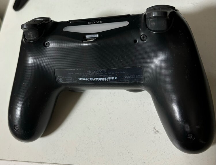 PlayStation4 本体（ゲーム機本体・ゲームソフト）の商品画像 - 査定依頼日：2024年12月21日 - 最高査定価格：10,000円