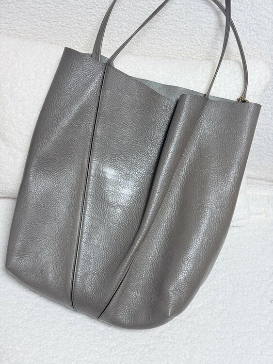 グレインレザー製Chloé Spinラージトートバッグ（ブランドバッグ）の商品画像 - 査定依頼日：2026年7月6日 - 最高査定価格：60,000円