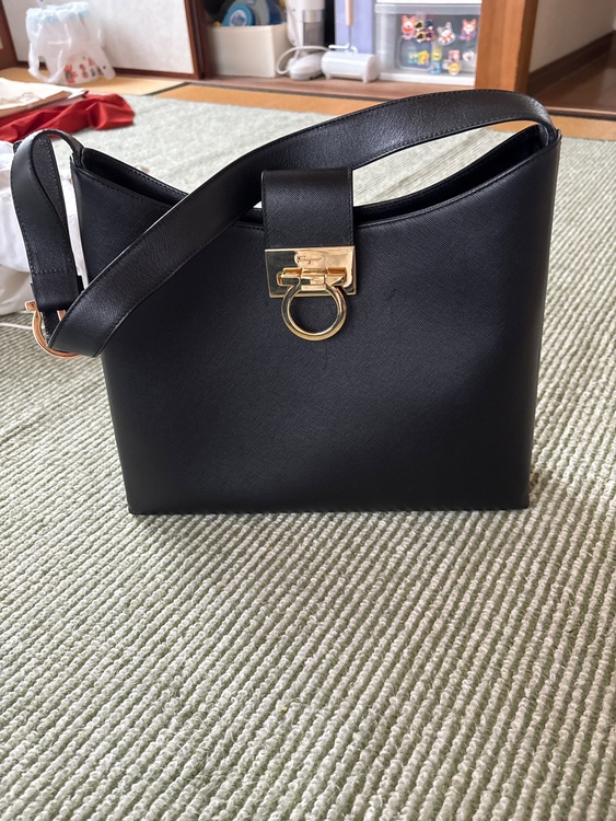 フェラガモ  （ブランドバッグ）の商品画像 - 査定依頼日：2025年8月7日 - 最高査定価格：21,000円