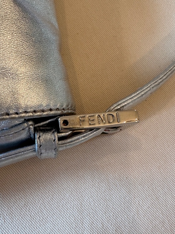 FENDI Baguette Bag（ブランドバッグ）の商品画像 - 査定依頼日：2026年8月22日 - 最高査定価格：450,000円
