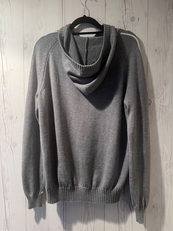 ニットパーカー（古着・ファッション）の商品画像 - 査定依頼日：2025年12月21日 - 最高査定価格：10,000円