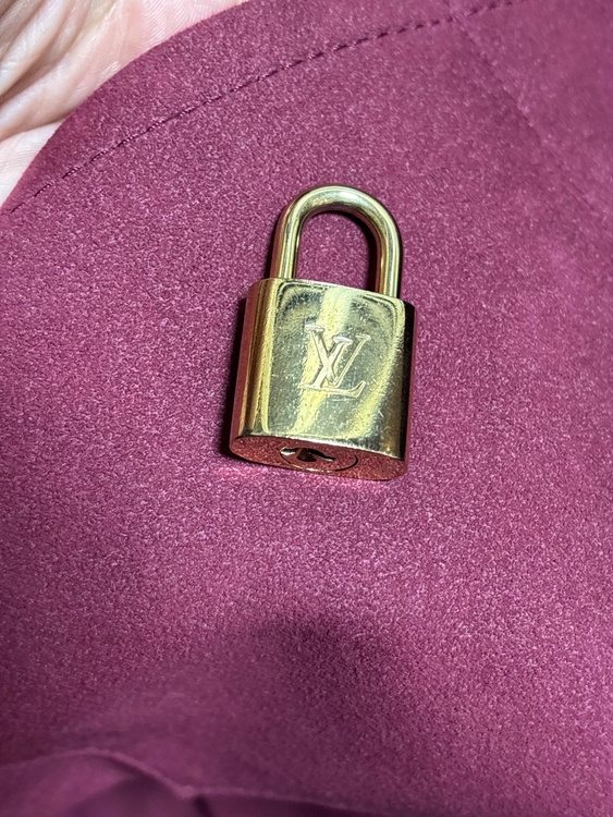 エストレーラMM （ブランドバッグ）の商品画像 - 査定依頼日：2026年3月24日 - 最高査定価格：90,000円