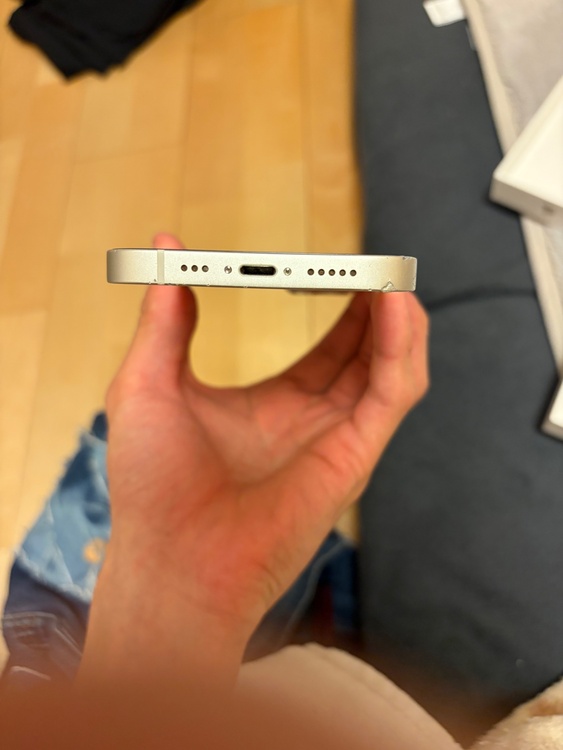 iPhone iPhone 13 128GB SIMフリー（スマホ）の商品画像 - 査定依頼日：2026年6月19日 - 最高査定価格：32,500円