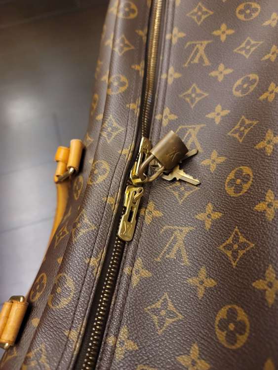 スーツケース（ブランドバッグ）の商品画像 - 査定依頼日：2022年9月29日 - 最高査定価格：45,000円