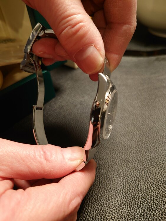 ロレックス エクスプローラー 21427（高級時計）の商品画像 - 査定依頼日：2026年1月27日 - 最高査定価格：1,190,000円