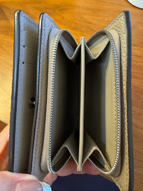 ポルトフォイユ・クレア（ブランド財布・小物）の商品画像 - 査定依頼日：2025年1月13日 - 最高査定価格：35,000円