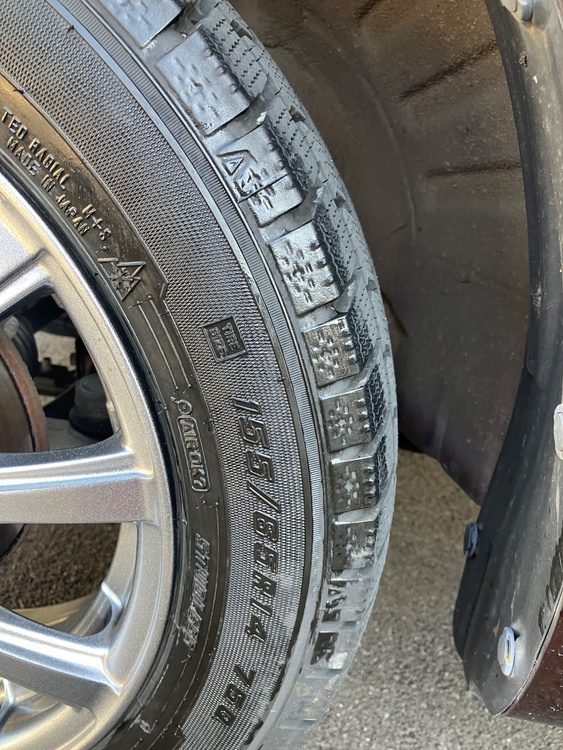 冬用タイヤとアルミホイール（カー用品）の商品画像 - 査定依頼日：2026年2月21日 - 最高査定価格：6,000円