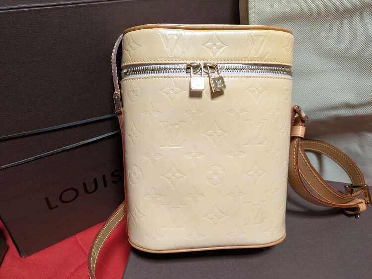 ヴェルニ。付属品は、布袋。本体にヤケはありますが、型崩れなし。ヌメも目立ったシミ（ブランドバッグ）の商品画像 - 査定依頼日：2025年3月6日 - 最高査定価格：35,000円