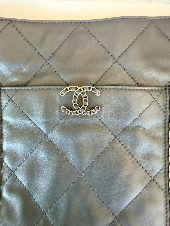 ショルダーバッグ/ディズヌフ/ラムスキン/黒/フリンジ/チェーンシ（ブランドバッグ）の商品画像 - 査定依頼日：2026年2月20日 - 最高査定価格：530,000円