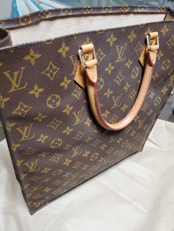 モノグラム（ブランドバッグ）の商品画像 - 査定依頼日：2022年4月8日 - 最高査定価格：45,000円