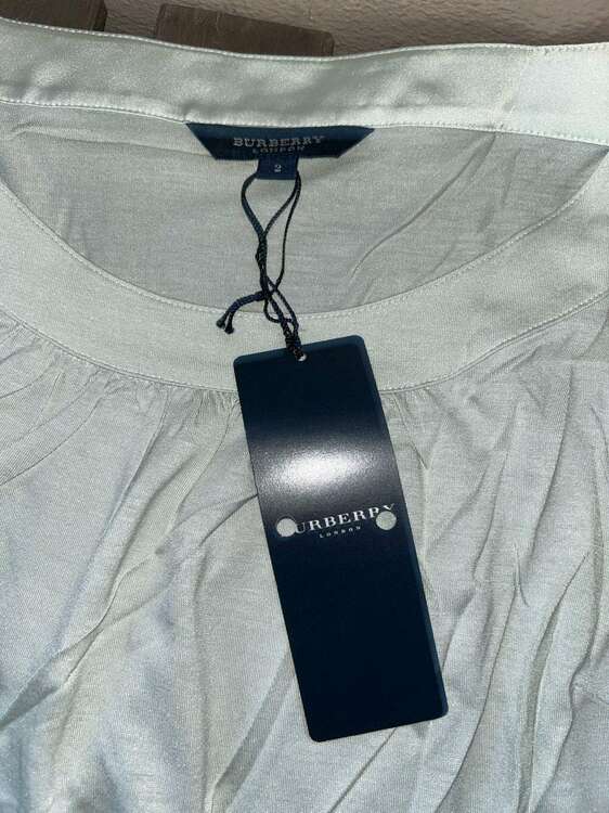 Burberry婦人服（古着・ファッション）の商品画像 - 査定依頼日：2024年11月14日 - 最高査定価格：300円