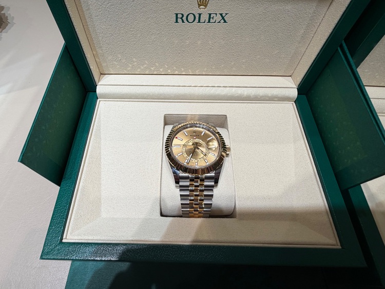 ロレックス スカイドゥエラー （高級時計）の商品画像 - 査定依頼日：2025年10月22日 - 最高査定価格：3,450,000円