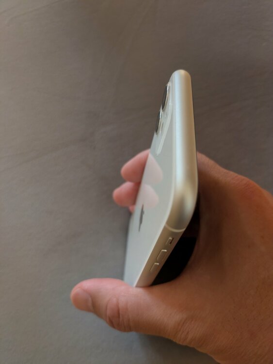 iphone11（スマホ）の商品画像 - 査定依頼日：2026年8月16日 - 最高査定価格：19,500円