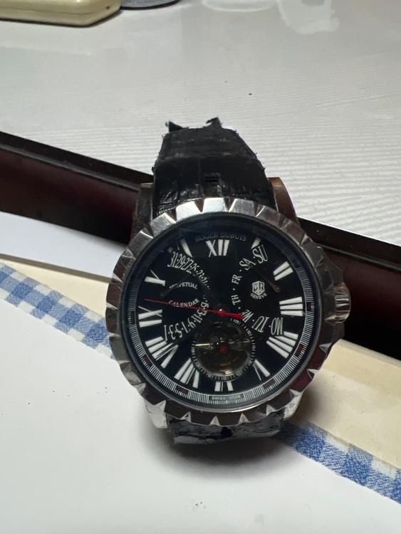 ロジェ・デュブイ その他 （高級時計）の商品画像 - 査定依頼日：2025年8月18日 - 最高査定価格：500,000円