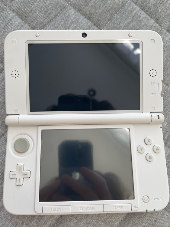 NINTENDO3DSLL（ゲーム機本体・ゲームソフト）の商品画像 - 査定依頼日：2023年10月26日 - 最高査定価格：8,500円