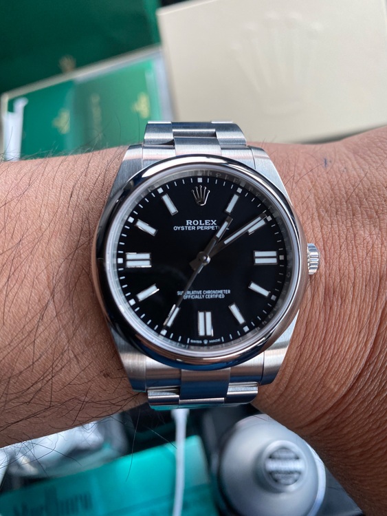 ロレックス124300（高級時計）の商品画像 - 査定依頼日：2025年11月16日 - 最高査定価格：1,200,000円