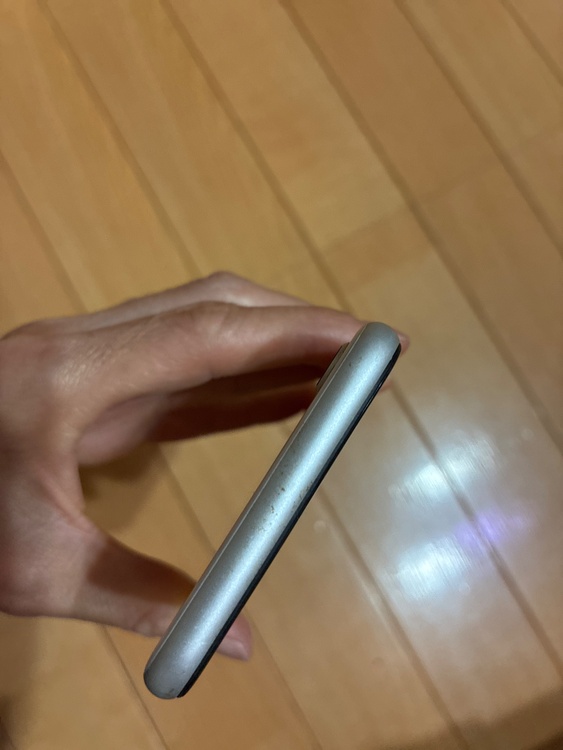 iPhone iPhone SE (第 2 世代) 128GB SIMフリー（スマホ）の商品画像 - 査定依頼日：2026年9月18日 - 最高査定価格：4,500円
