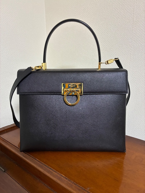 フェラガモ  （ブランドバッグ）の商品画像 - 査定依頼日：2025年12月9日 - 最高査定価格：35,000円